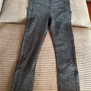 Lululemon Athletica Black Patterned Capris